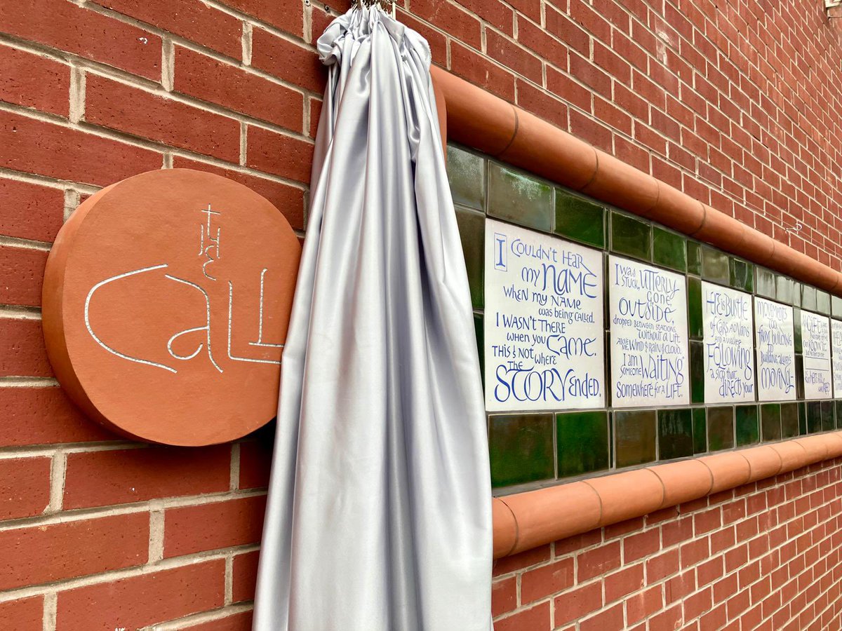 A very special afternoon at the unveiling of <a href="/MFT_MRI/">Manchester Royal Infirmary</a> <a href="/Limearthealth/">Lime Art Manchester</a> <a href="/MFT_Charity/">Manchester Foundation Trust Charity</a> artwork in collaboration with organ donor families 💗 

Lovely to see <a href="/DonorFamilyNetw/">DonorFamilyNetwork</a> and hear about the donors. 

#OrganDonationWeek <a href="/NHSOrganDonor/">NHS Organ Donation💗🫀🫁</a>