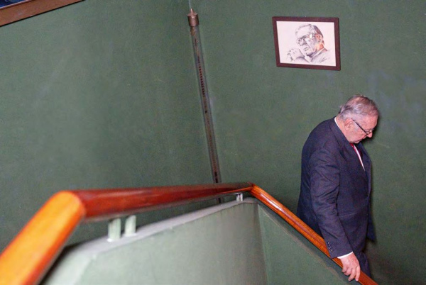 Kennen Sie Krzysztof Zanussi? Auf dem DPI-Blog stellt A. Kaluza den Starregisseur vor. Der neu erschienene Bildband mit Fotos v. G. Lityński &amp; einem Essay v. B. Gruszka-Zych zeigt den Altmeister des "Kinos der moralischen Unruhe". Viel Spaß beim Lesen! 👇
deutsches-polen-institut.de/blogpodcast/bl…