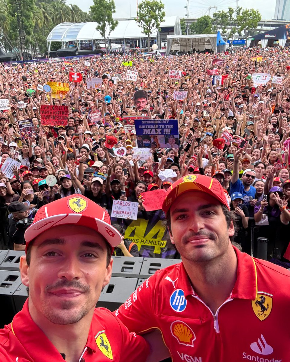 ScuderiaFerrari's tweet image. Singapore scenes straight from admin’s roll 👌

#SingaporeGP 🇸🇬 #F1