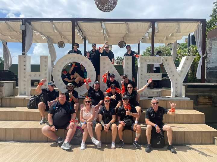 About to head off around Colombo for the <a href="/indoorcricNZ/">Indoor Cricket New Zealand</a> Black Out Day. 
The race is on to generate as many likes for #slatr_5 #slatr #nzinslatr 

Calling on the indoor cricket brethren of <a href="/AjazP/">ajaz patel</a> <a href="/iainobrien/">Iain O'Brien</a> <a href="/JimmyNeesh/">Jimmy Neesham</a> <a href="/AndreAdams/">Andre Adams</a> to get us underway!