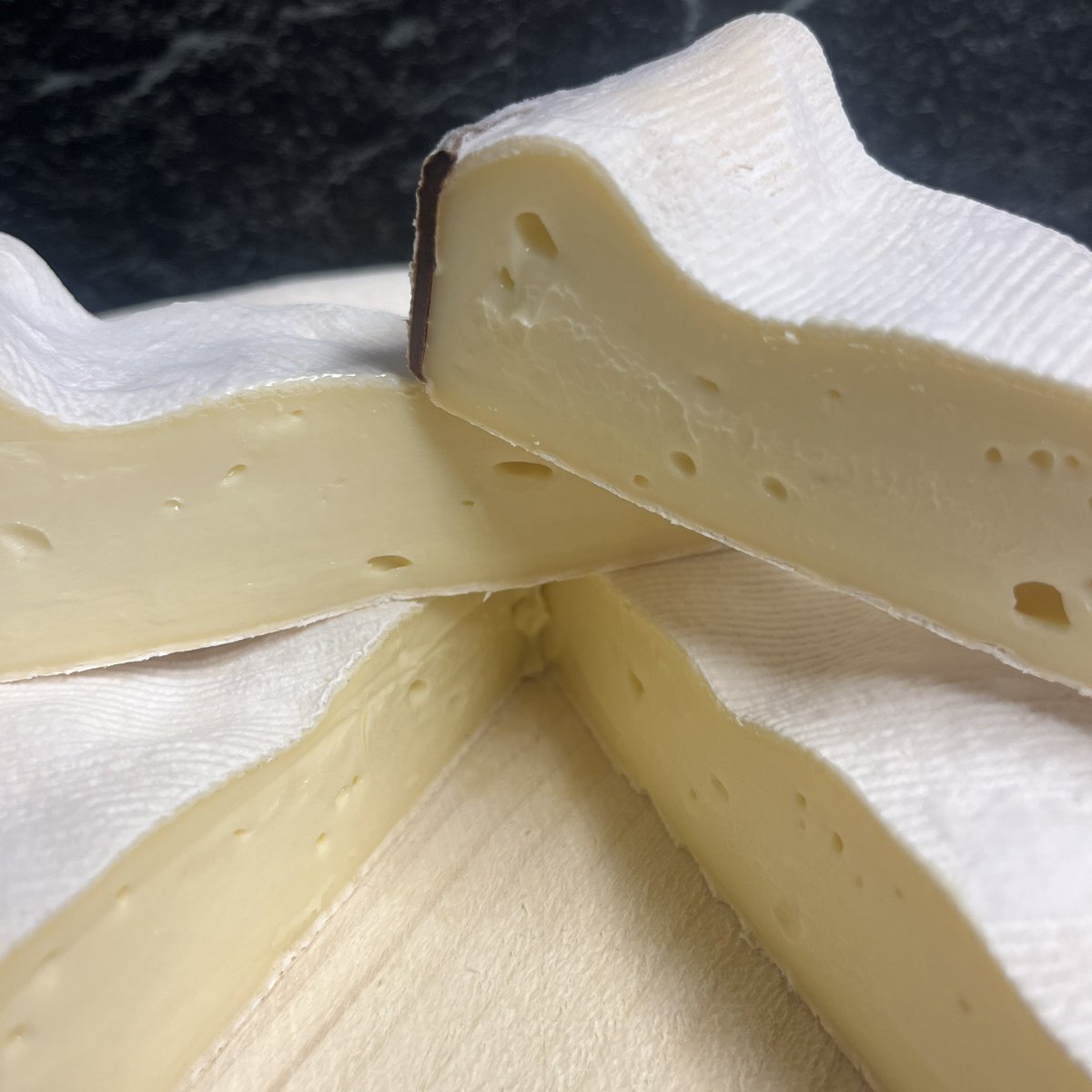 TheCheeseHut1's tweet photo. The #Season is upon us! So our #Cheeseoftheweek is the #Glorious #Vacherin #MontDor only available #September to #March so come and get yours This #Unpasteurised #French #Cows #Cheese wrapped in #Spruce bark & matured for around 5-7 weeks & great on a #Cheeseboard https://t.co/JmsuNiaQ13