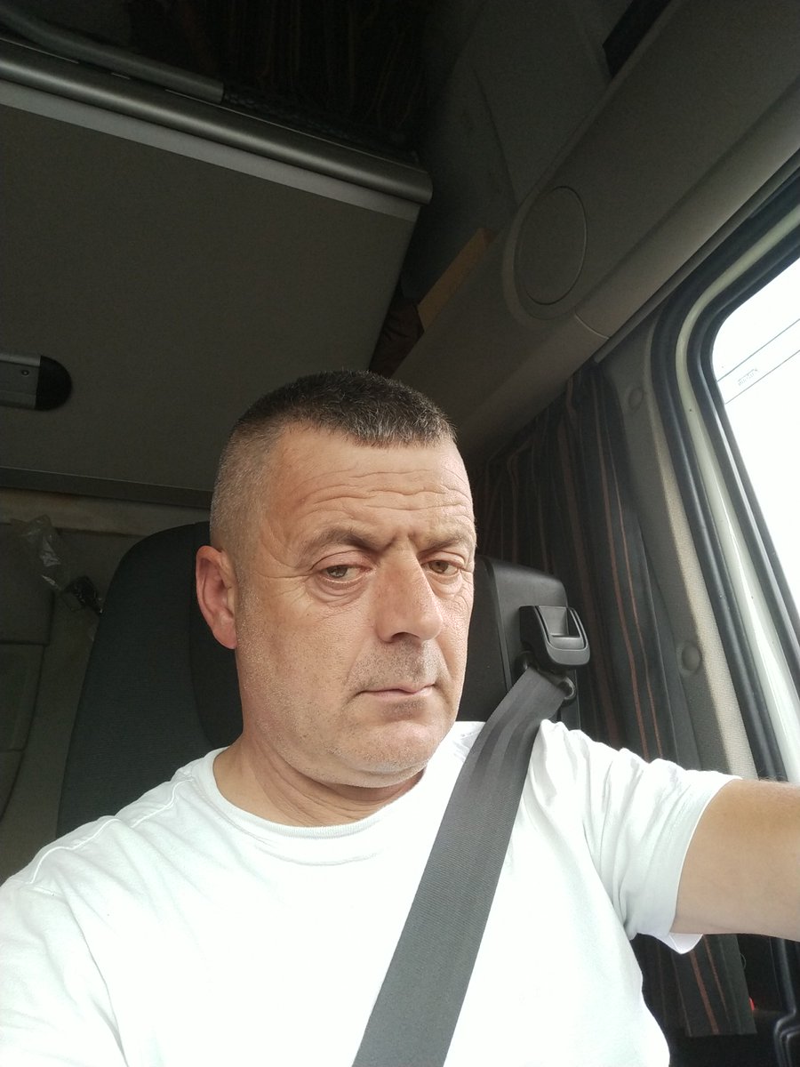 UsulHulisi's tweet photo. Adapazarında olduğum doğru dur uzun yolda bir garip tirci https://t.co/LViQbvwCuz