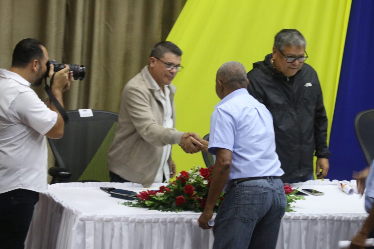 Incesocialista's tweet photo. 🗞 Convenio Inces-Corpoelec entregó certificados a trabajadores del curso Electricista en Redes de Distribución

Esta certificación se realizó en el auditorio de la sede del MPP para la Energía Eléctrica en San Bernardino 

🔗 https://t.co/wZmLi1Cfze 

#AprendeLaTécnica https://t.co/vI0ANvOVfA