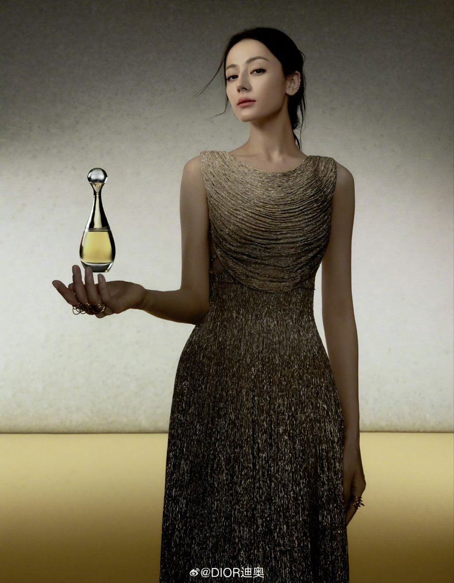 #DilrabaXDiorSS25 
Dilraba Dior PFW2024

Dear, you run through my whole youth, and I have always given you clear love  Dilraba.

#Dilraba