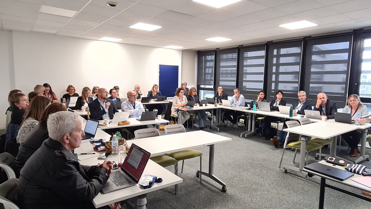 École inclusive : l'<a href="/Ih2ef/">IH2EF</a> forme les IEN et conseillers techniques #ASH nouvellement nommés dans leurs fonctions
🗓️Premier rassemblement d'un cycle de #formation hybride de 12 mois pour :
1⃣Acquérir les gestes professionnels indispensables à l’exercice de leurs missions