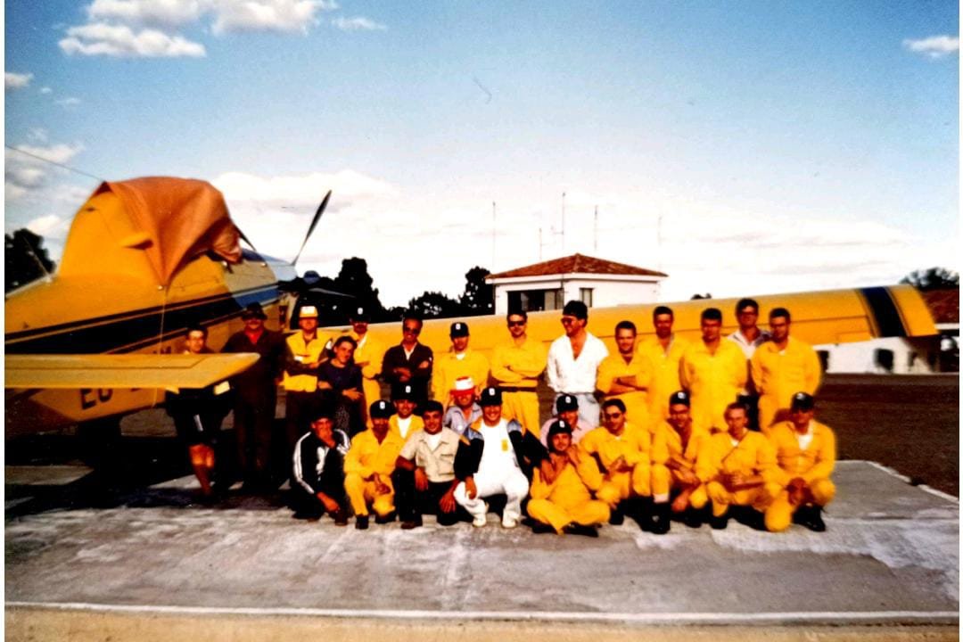 Nuestro compañero Rafael Velasco 🧑‍🚒 cumple años y, además, se jubila tras 36 años en Infoca. Nos dicen que es una excelente persona, dispuesto a todo por ayudar a los demás. Su cara da fe de ello. 

Feliz cumpleaños y a disfrutar de tu merecida jubilación. 

#DescansoDelGuerrero