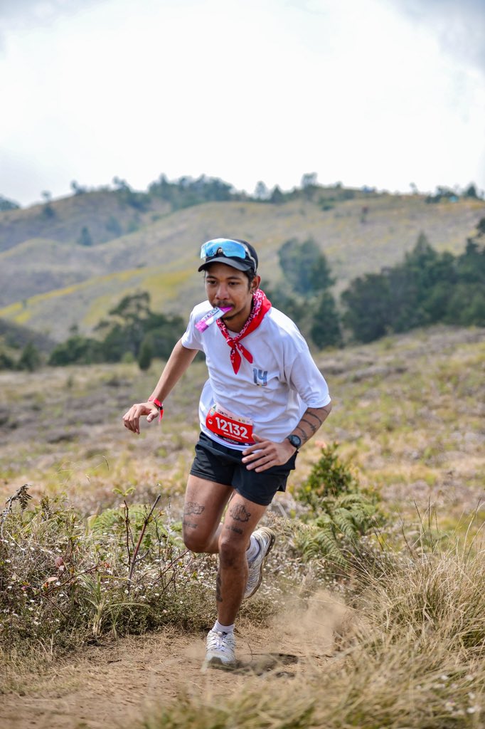 yesterdayenergy's tweet photo. Just finished my very first trail run (cat 12k). No prep, no vest, just rrrannn

Shout out to ihsan, nanang, aldi n aang. #SOLIDTEAM https://t.co/M0JlD7OsfR