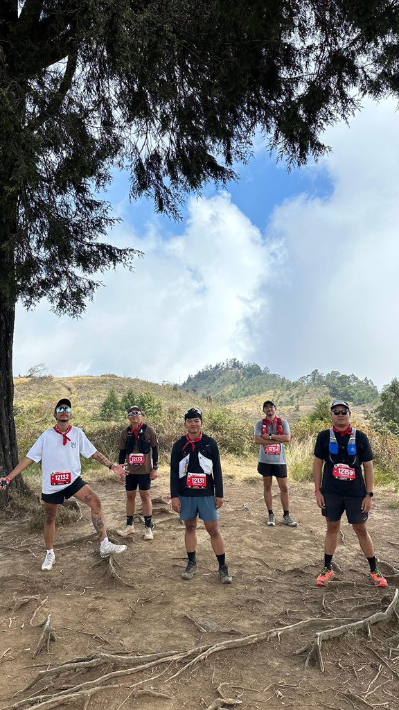 yesterdayenergy's tweet photo. Just finished my very first trail run (cat 12k). No prep, no vest, just rrrannn

Shout out to ihsan, nanang, aldi n aang. #SOLIDTEAM https://t.co/M0JlD7OsfR