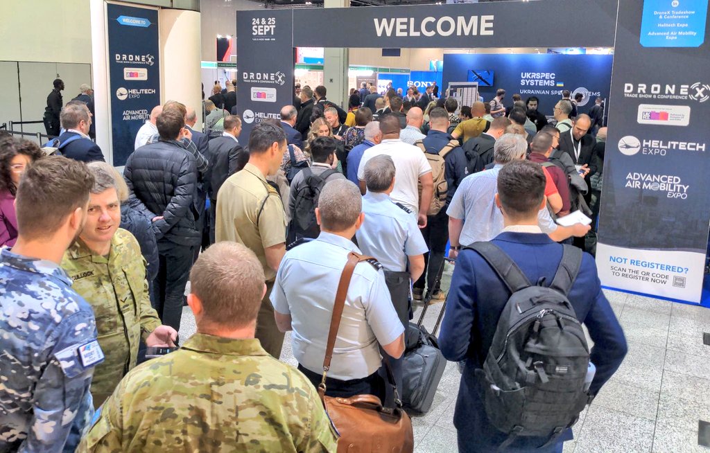AUADRT's tweet image. Technical professional development for the #DroneRacing Team today at the @DroneXShow: absolute #UAV #GeekFest!
#SendIt!

@ChiefAusArmy @SEAC_ADF