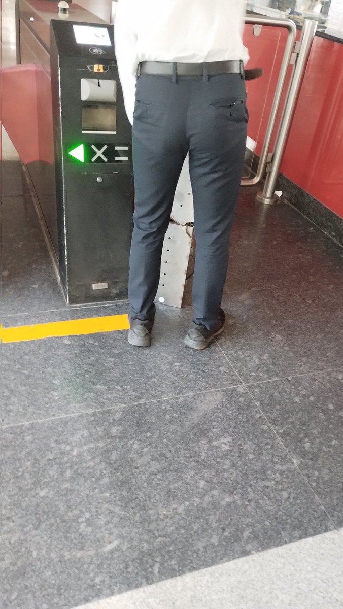 SahaniSargio's tweet photo. And that's how they collect all the tokens at metros....🤯🤯
(Once in a lifetime moment)
#metro #railways #Lucknow #LucknowMetro https://t.co/xqyxpSYGwt