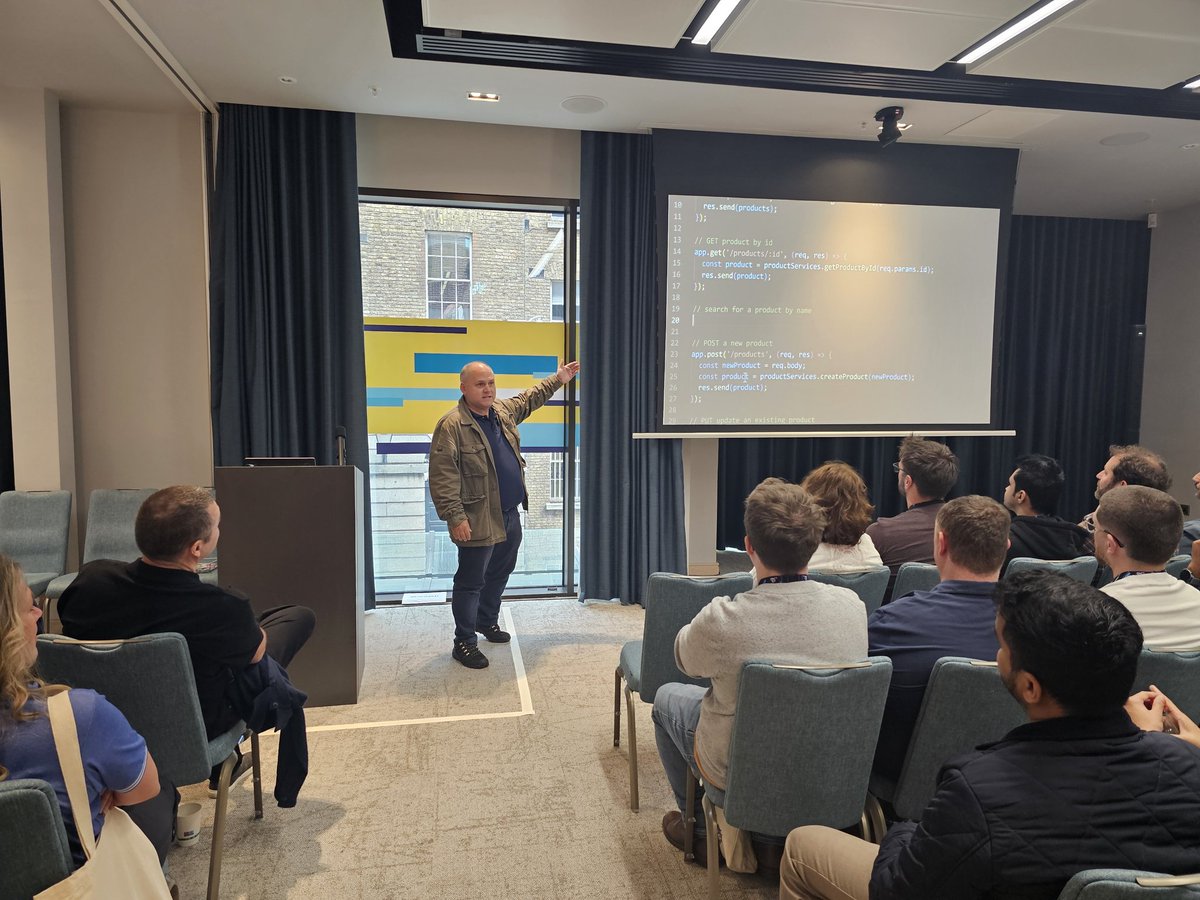 GarthGilmour's tweet photo. Final vendor talk at #LibertyITTechCon. @martinwoodward on how AI enhances the developer experience at GitHub. https://t.co/vBKzmLLAnn