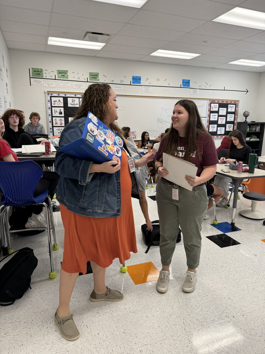 Dr_Shelmire's tweet image. I love watching our teachers learn and observe one another!  @NPGrizBusiness is out and about checking out Ms. Peper’s Spanish class today! #NPObserveMe 🧡💙