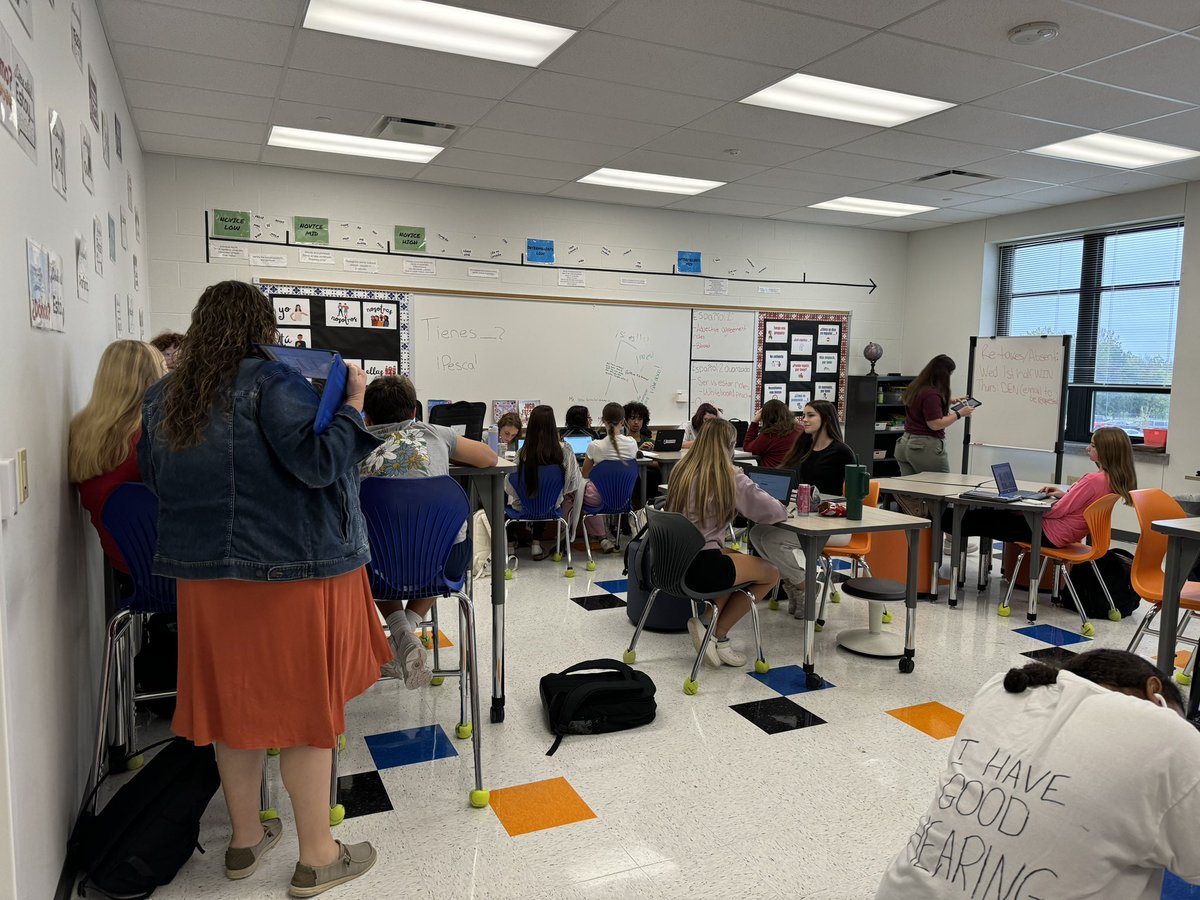 Dr_Shelmire's tweet image. I love watching our teachers learn and observe one another!  @NPGrizBusiness is out and about checking out Ms. Peper’s Spanish class today! #NPObserveMe 🧡💙
