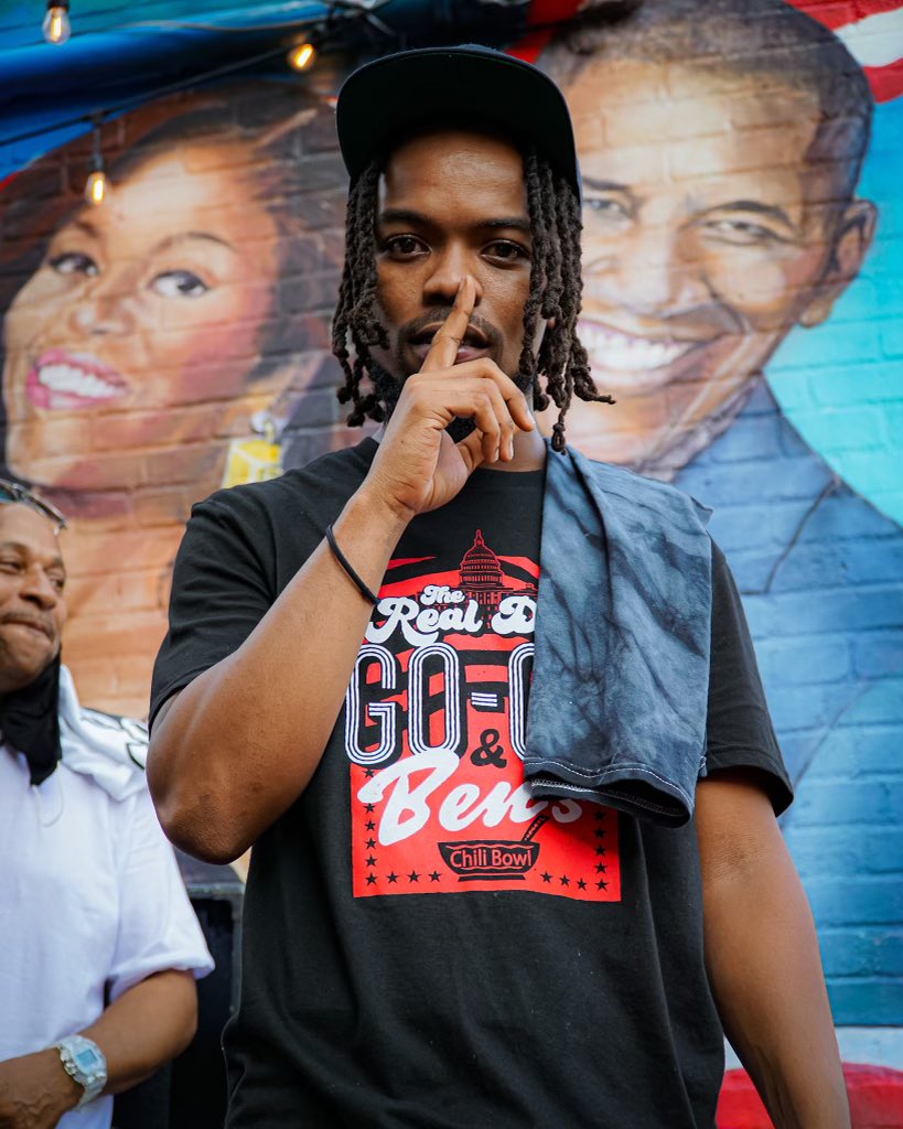ShadSpits_'s tweet photo. Finna Art All Night Fr…. Meet me on U st. Sept. 28th 📍 @benschilibowl for #ArtAllNightDC
•
•
BIGGEST S/O to @MissKelsye for putting this 🔥🔥 production together. Keep killing it and setting a new standard 👑 #dcstatehood 
•
•
•
#faithfullyblindlifestyle #showtime https://t.co/JVofKrBYaq