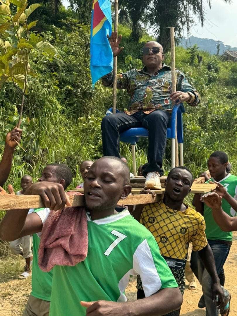 MuenguG's tweet photo. @AlainBacoke L'exploitation des hommes par l'homme (néocolonialisme), l'histoire nous rattrape toujours et ce n'est qu'au congo où c'est possible et en vigueur. 🔥 https://t.co/AOQXaGpkrB