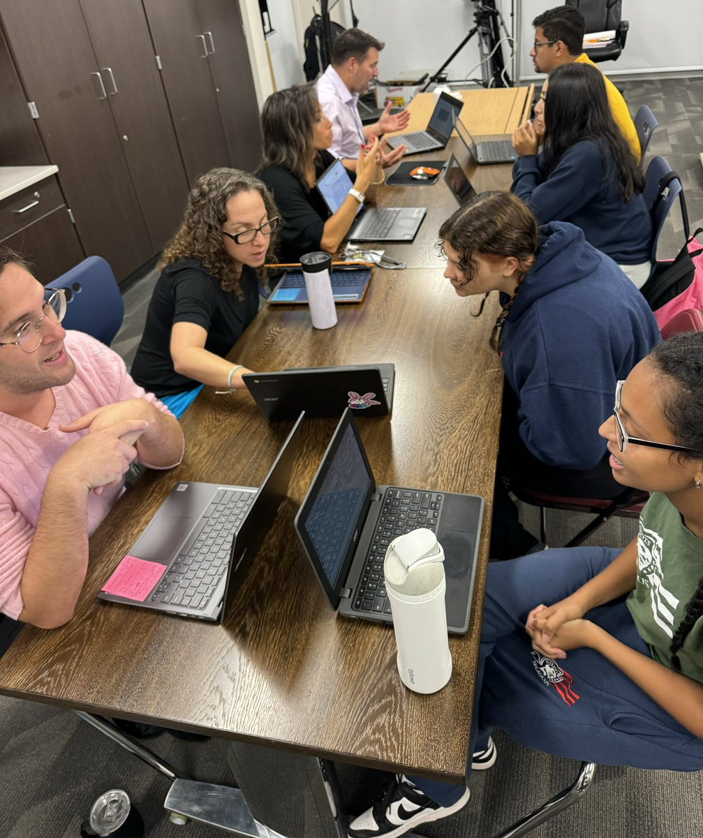 AllisonCunniff's tweet photo. On the second day of Senior Success Week, students participated in a College Essay Writing Workshop where they got to review their essay with an English teacher and school counselor. @SecaucusPSD @counselorwis18 https://t.co/DB0UxcSdpj