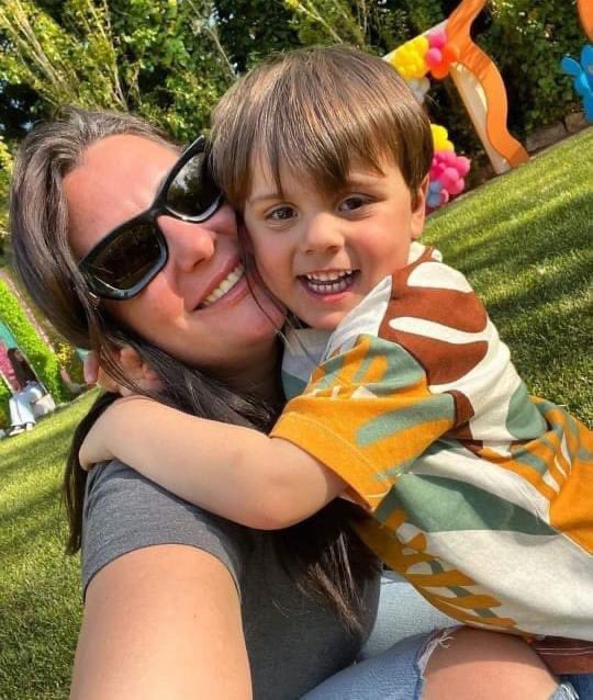 Dina Darwiche, a UNHCR employee, has been killed alongside her son Jad in an Israeli strike that hit their residential building in Bekaa, Lebanon😞