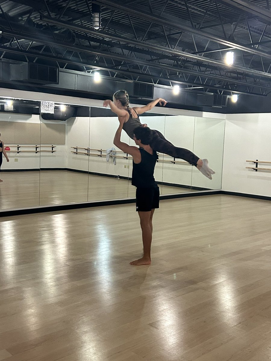 Tara Mahoney tweet media