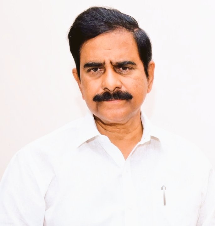 KazaVk's tweet photo. ఇప్పుడు కాళీ అయిన రాజ్యసభ సీట్
@DevineniUma గారికి వరిస్తుందని సంతోషకరమైన వార్త వినపడుతోంది..
వాస్తవం కావాలని కోరుకుంటూ ముందస్తు శుభాకాంక్షలు ఉమా గారు..
@ncbn @naralokesh @JaiTDP #NDA #AndhraPradesh #Rajyasabha #Devineni https://t.co/vrjNquhBsA