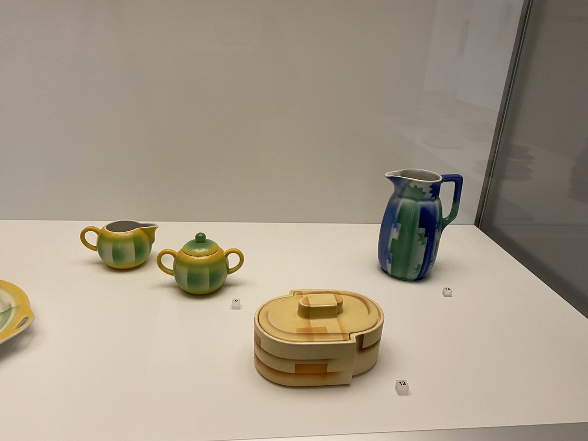The “ Frankfurt kitchen “ - so practical. And some examples of early 20th century ceramics ⁦<a href="/GNM_Nuernberg/">GNM</a>⁩