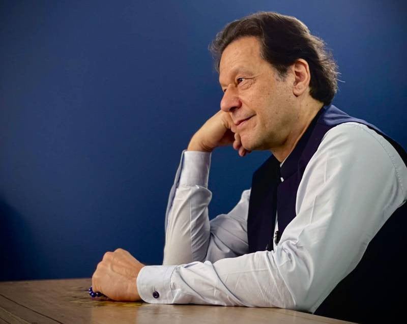 Desafio-vos a identificar qual destes homens é Imran Khan, ex-PM do Paquistão e qual é o actor português Joaquim de Almeida.