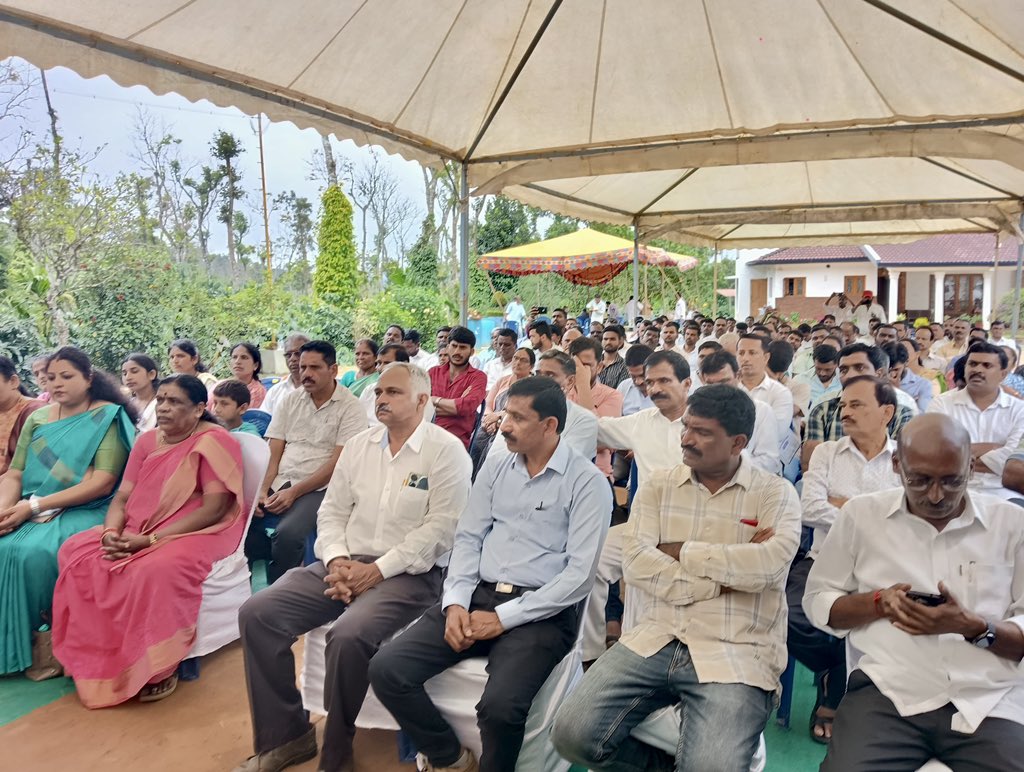 NayanaJhawar's tweet photo. ಮೂಡಿಗೆರೆ ವಿಧಾನ ಸಭಾ ಕ್ಷೇತ್ರ ವ್ಯಾಪ್ತಿಯ ವಿವಿಧ ಇಲಾಖೆ ಸಮಿತಿಗಳಿಗೆ ಆಯ್ಕೆಯಾಗಿರುವ ನಾಮ ನಿರ್ದೇಶನಗೊಂಡಿರುವ ಸದಸ್ಯರ ಸಭೆ ನಡೆಸಿ ಚರ್ಚೆ ನಡೆಸಲಾಯಿತು.
#mudigere #nayanamotamma #nayanamotammaformudigere #developmentworks #mudigeredevelopment https://t.co/wuxepEFr7i