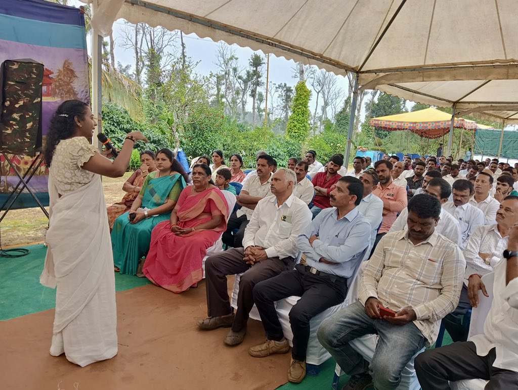 NayanaJhawar's tweet photo. ಮೂಡಿಗೆರೆ ವಿಧಾನ ಸಭಾ ಕ್ಷೇತ್ರ ವ್ಯಾಪ್ತಿಯ ವಿವಿಧ ಇಲಾಖೆ ಸಮಿತಿಗಳಿಗೆ ಆಯ್ಕೆಯಾಗಿರುವ ನಾಮ ನಿರ್ದೇಶನಗೊಂಡಿರುವ ಸದಸ್ಯರ ಸಭೆ ನಡೆಸಿ ಚರ್ಚೆ ನಡೆಸಲಾಯಿತು.
#mudigere #nayanamotamma #nayanamotammaformudigere #developmentworks #mudigeredevelopment https://t.co/wuxepEFr7i