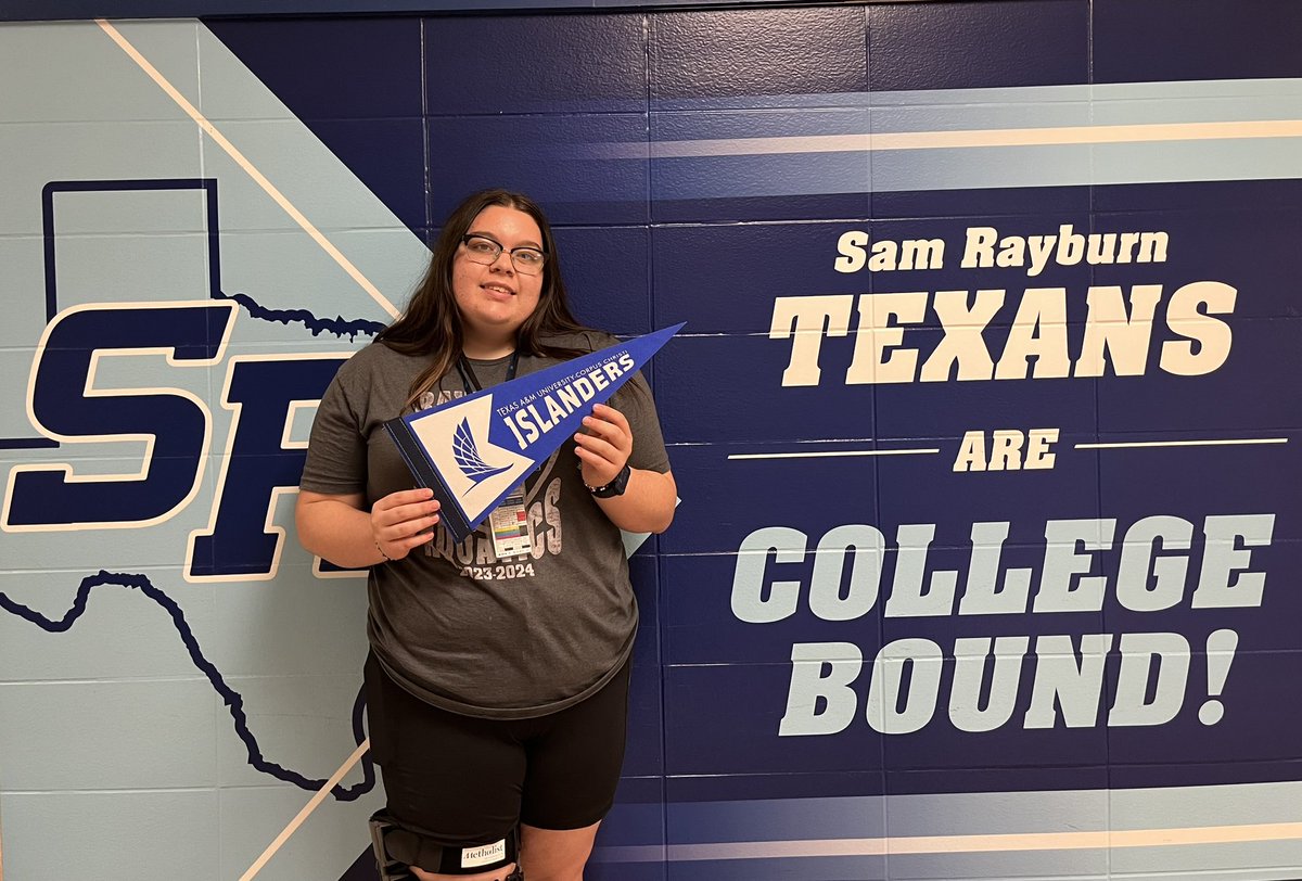 Congrats, Halie, on your acceptance to @islanduniversity!! 👏👏👏