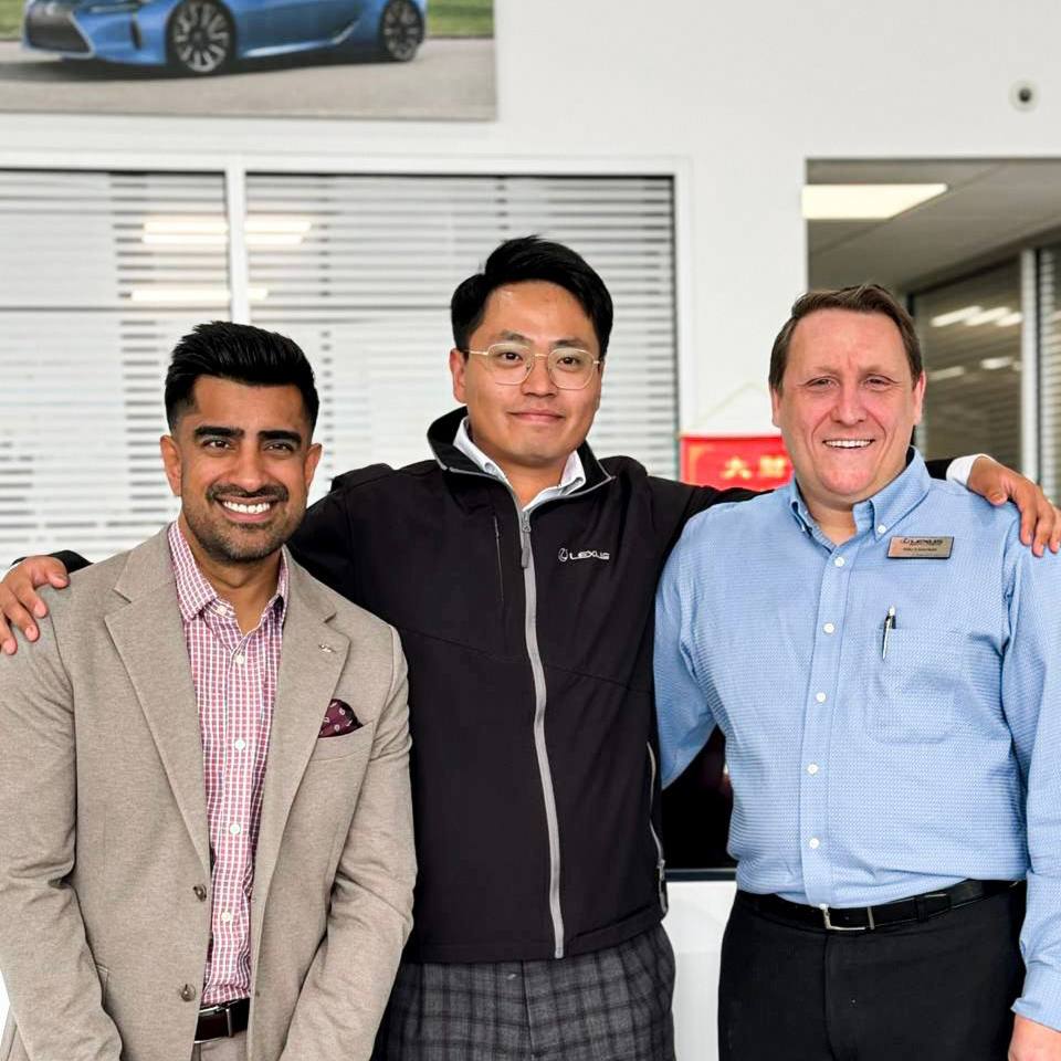 Product Advisor responsibilities include answering questions you might have, offering advice and being the perfect passenger princess for your test drive! 👑