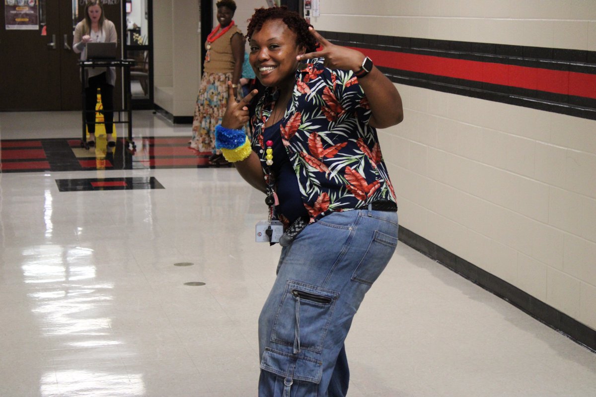 Start with Hello Week, today is Hawaiian shirt day and these students and staff members rocked it!

#BeEliteWMS #RTBWMS #ShineOn #ChooseBetter