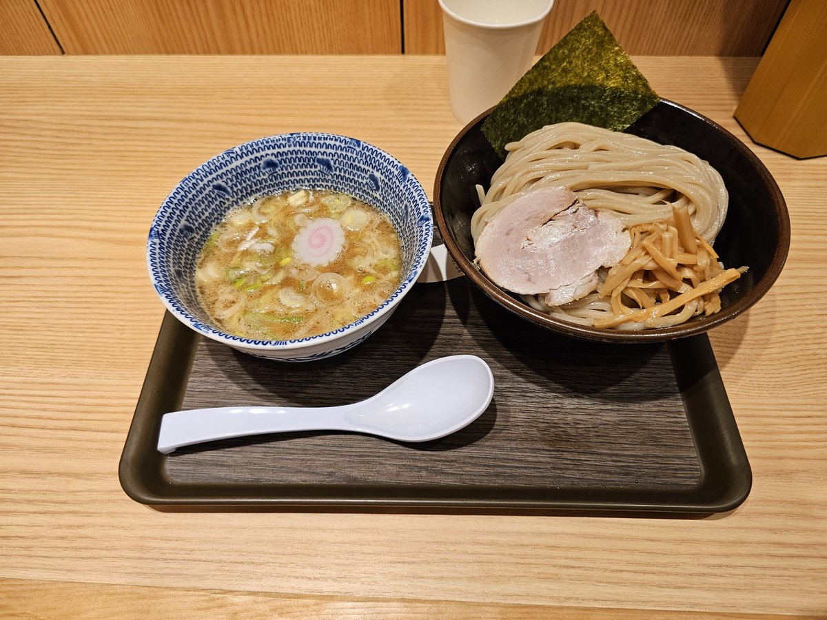 mentalsytok's tweet photo. 【舎鈴】
ダイエット中なので、並盛で(笑)

今まで食べたことのない感じのつけ麺。
濃厚ながら、薬味の風味が爽やかで食べやすい一品でした。

生七味つけ麺気になります！
次回ですね！
#ラーメン好きな人と繋がりたい 
#舎鈴 
#つけ麺 https://t.co/RXF46UlEK4