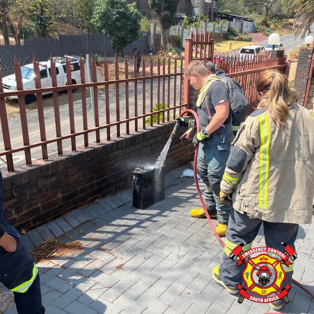 _ArriveAlive's tweet photo. ECSA responded to reports of structural fire in Fairland https://t.co/qh7UDkcZZi
#ArriveAlive #StructuralFire #ECSA @BurnshieldZA https://t.co/VCrOwU9IVI