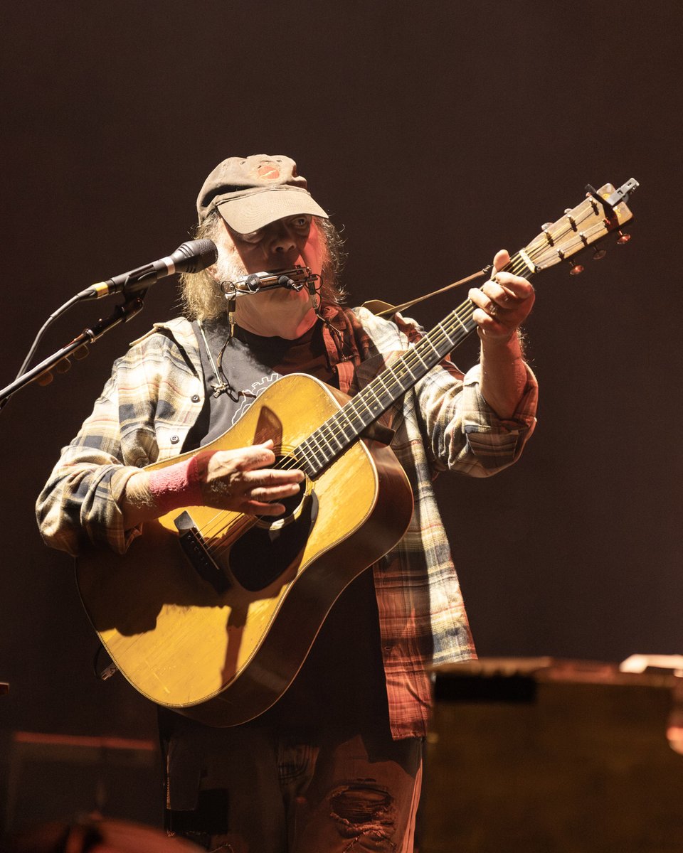 brooklynvegan's tweet photo. Neil Young began his Capitol Theatre run with The Chrome Hearts last night - see pictures, video, and the setlist https://t.co/flwUA3ewF4 https://t.co/weCh8XbPWD