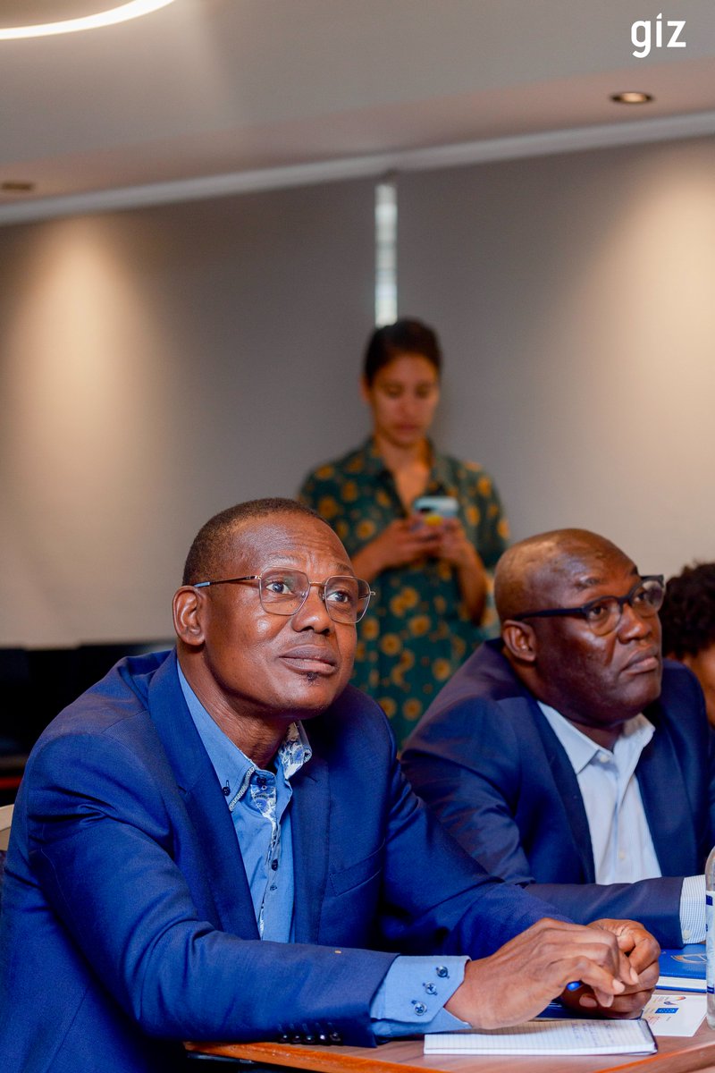 giz_drcongo's tweet image. Retour en images 🚀 | Kinshasa, 23.09.24 : lancement des formations pour renforcer les capacités fiscales et minières des agents #DGRAD, #DGI, #DGDA, #CTCPM ! 🏗️ | Module 1 : chaîne de valeur minière, de l’indice au métal. 💡| Une initiative @giz_drcongo @UEenRDC avec @COREF_RDC