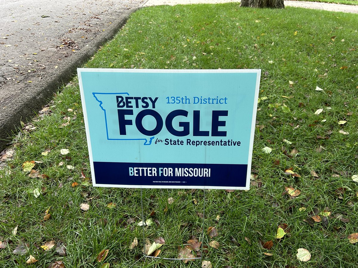 ClifSmart's tweet photo. Now that I’m retired, I can participate in political events. Last night we co-hosted a fundraiser for a person we have known her whole life. This morning a sign supporting @Fogle4MO went up in our yard. https://t.co/Yqbj9n8eTL