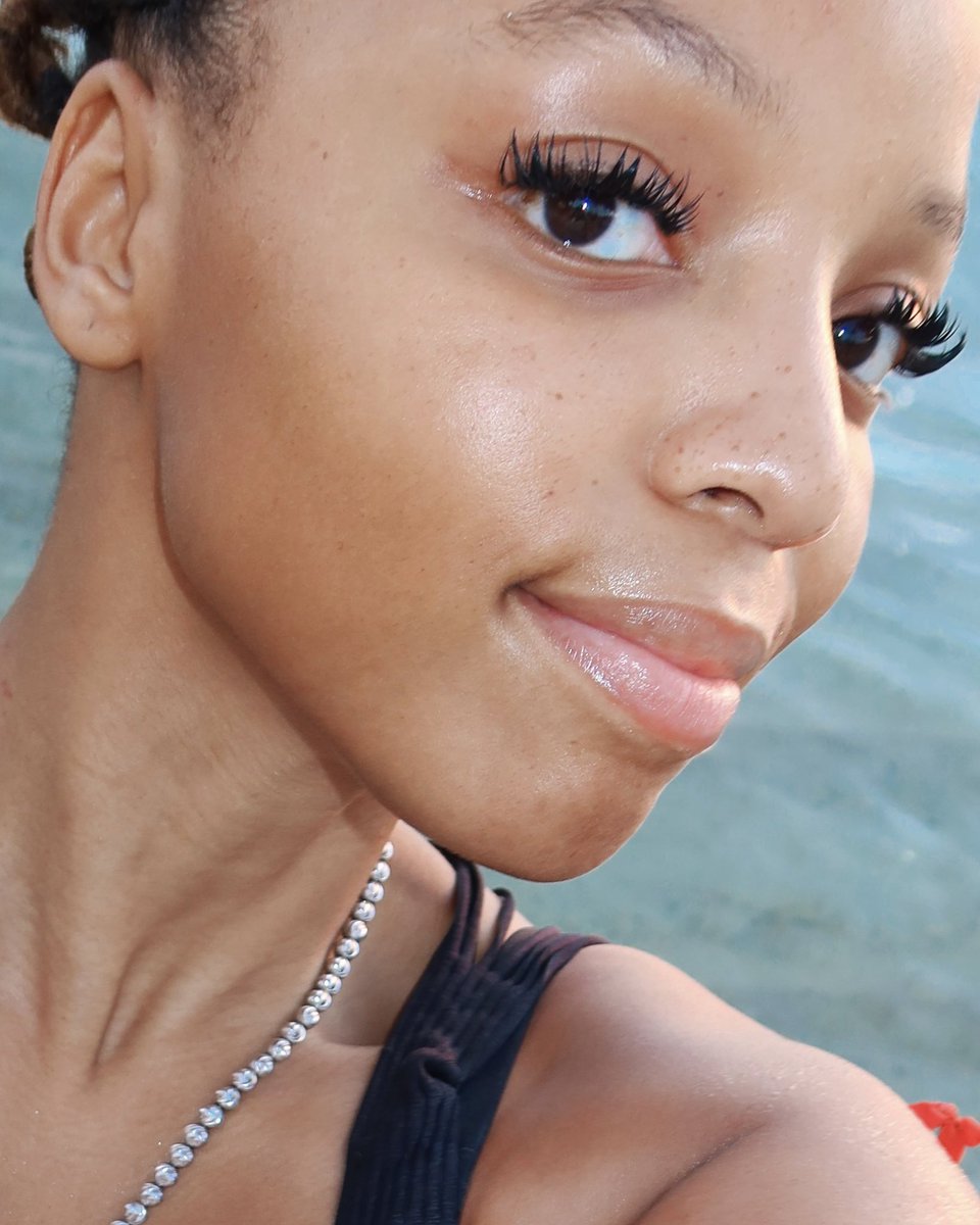 ChloeBailey's tweet image. phone on DND 🌙