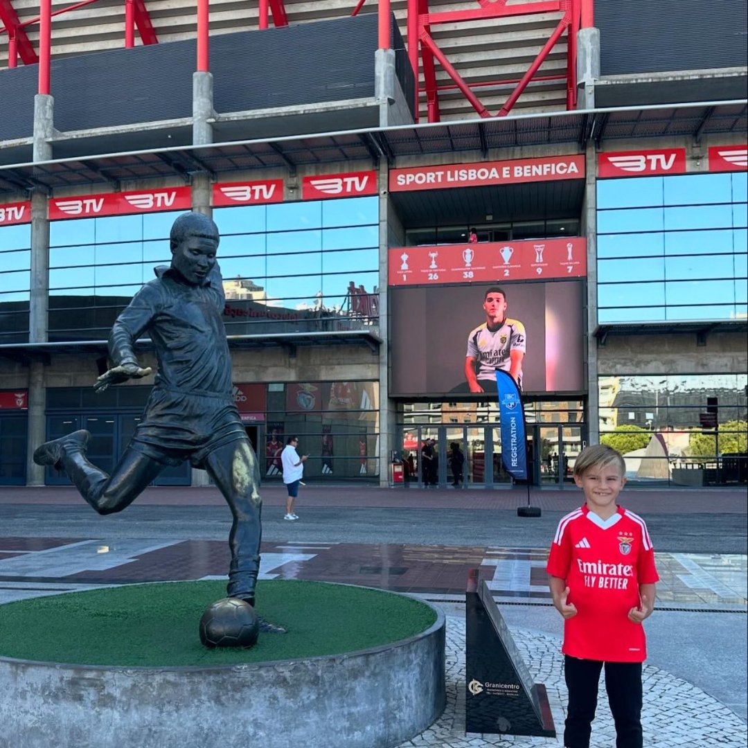 abolapt's tweet photo. Mateo, filho de Ljubomir Fejsa vai começar a jogar pelo Benfica aos 7 anos de idade. 🦅
«Ele segue o caminho do pai, mas seguindo seus próprios passos e apenas com seu próprio esforço», escreveu o antigo médio nas redes sociais. 🗣️

#Fejsa #Benfica https://t.co/l0PnbKK0jE