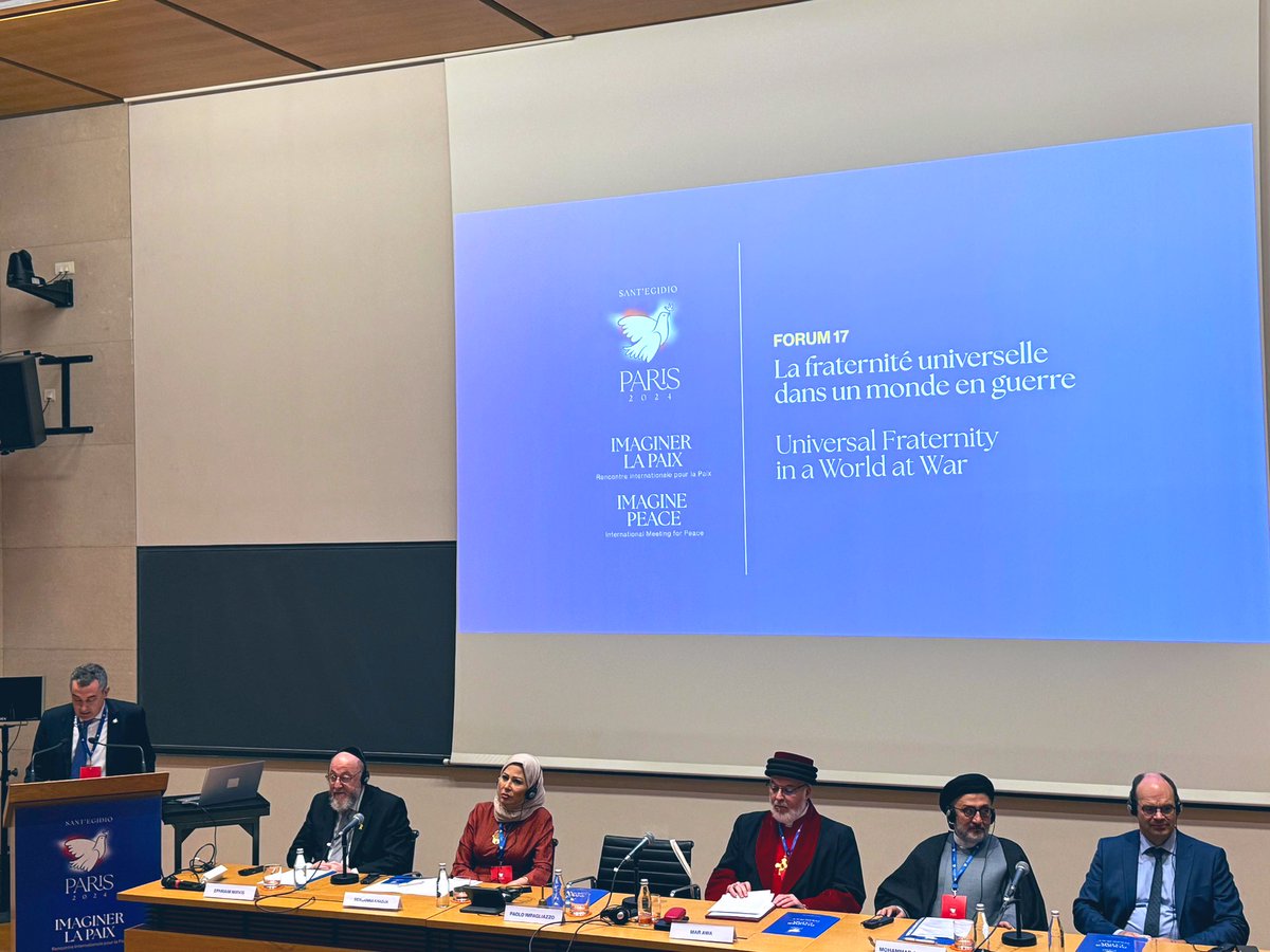 Sara_Chiappori's tweet photo. Panel17 “La fratellanza universale in un mondo in guerra” Paolo Impagliazzo: “Riconoscere nell’altro un fratello ci permette di risvegliare la coscienza dal sonnambulismo. Il sussulto di umanità quando riconosco la mia fragilità non va sperperato, ma alimentato.” @santegidionews https://t.co/cPxsFyZTpt