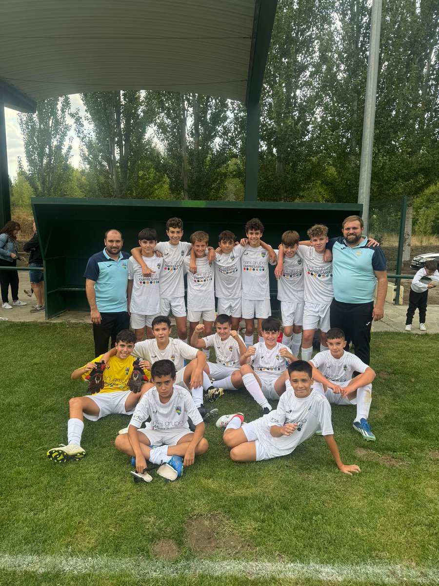 AlbadeTormesCF's tweet photo. 🎞️ GALERÍA | Estas son las imágenes que resumen un nuevo fin de semana de pretemporada para los equipos de fútbol base.

¡Buen trabajo, chicos!

#albadetormescf https://t.co/NTOelH8ZtX