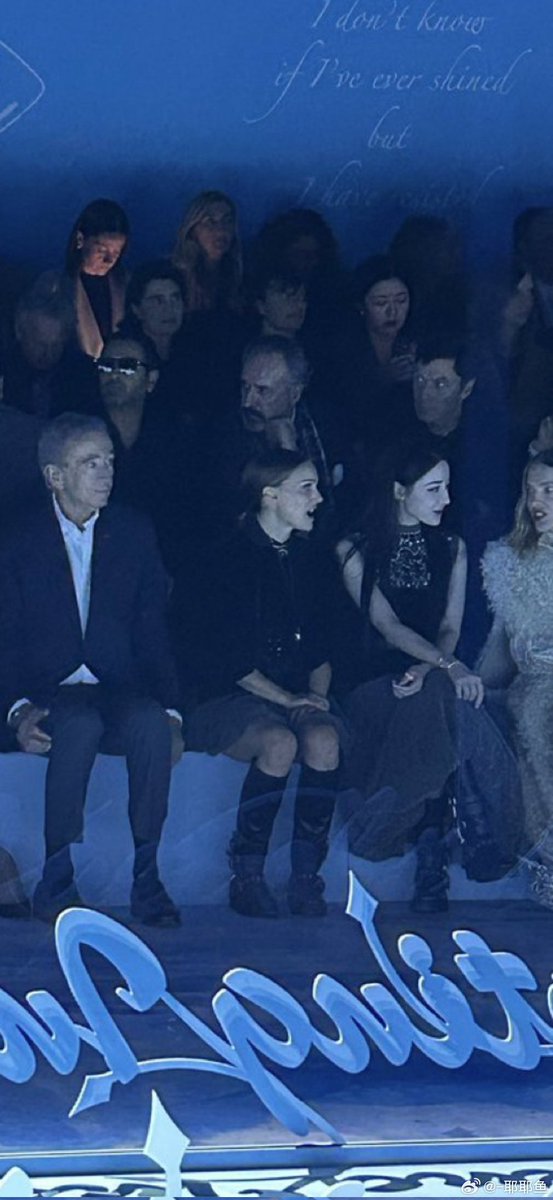 ปังที่สุด!! เร่อปานั่งใกล้กับซูเปอร์โมเดล นาตาเลีย โวเดียโนวา สะใภ้ LVMH ถัดไปอีกนิดก็ Bernard Arnault เจ้าของอาณาจักร LVMH ที่รู้จักกันดี 😌

Dilraba Dior PFW2024
#DilrabaXDiorSS25
#Dilraba
#DiorSS25