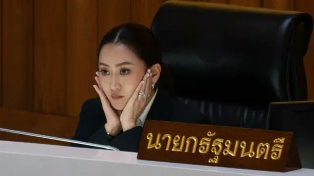 Fedขึ้นดอกเบี้ยก็ไม่มีความเห็นตอบไม่ได้เลี่ยงๆแม่งซะ
น้ำท่วมสินค้าขึ้นราคาเสือกบอกรัฐบาลไม่เกี่ยวไม่ยุ่งเรื่องของเอกชน
ค่าเงินบาทแข็งเสือกบอกส่งออกดี 
ไม่แปลกใจช่วงก่อนเลือกตั้งถึงพยามจะเลี่ยงแทบจะทุกเวทีดีเบต 
ไม่พร้อมแต่เสือกอยากเป็นนายกฯ
ลาออก-ยุบสภาเถอะครับ
#ผนงรจตกม