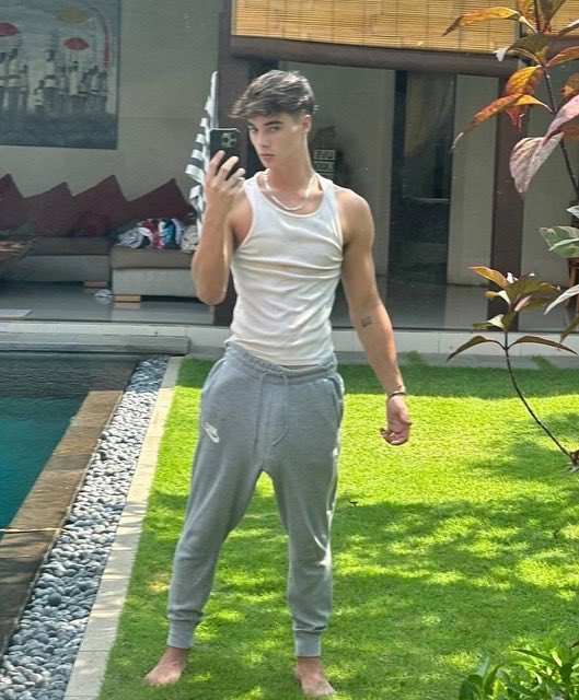 LeedsLad tweet media