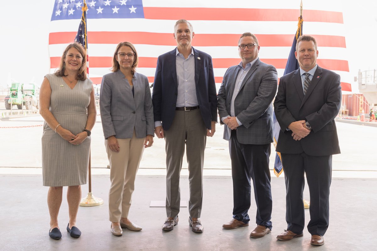SunriseWindNY's tweet photo. ICYMI: We recently reached a big milestone in our work building advanced foundation components for #SunriseWind. Thank you to the 100+ union workers in New York's Capital Region who are #BuildingSunrise and advancing New York's clean energy revolution. https://t.co/LxUysf8QlL