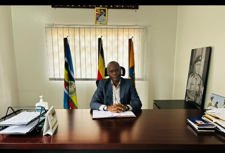 The man in the army Uniform. He is a great man, even my dad used to tell me about you.
You're really a great man that I do admire. I wish one day I can meet you.
You're not like other men in uniform, you're totally unique.
Humbled for your service 
<a href="/AKasingye/">AIGP(Rtd) Asan Kasingye</a>