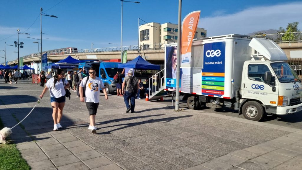 OnStreetChile's tweet photo. Compartimos noticia de nuestro cliente @cge_energia. Su Oficina Móvil se encuentra prestando atención en Delegación Presidencial Provincial de Cordillera, Puente Alto. 🙌

Revisa esta noticia en el siguiente link: https://t.co/gXht3nyBwp

¡Contáctanos! 👉 https://t.co/sTPDlYE1Th https://t.co/wjXMrSikor