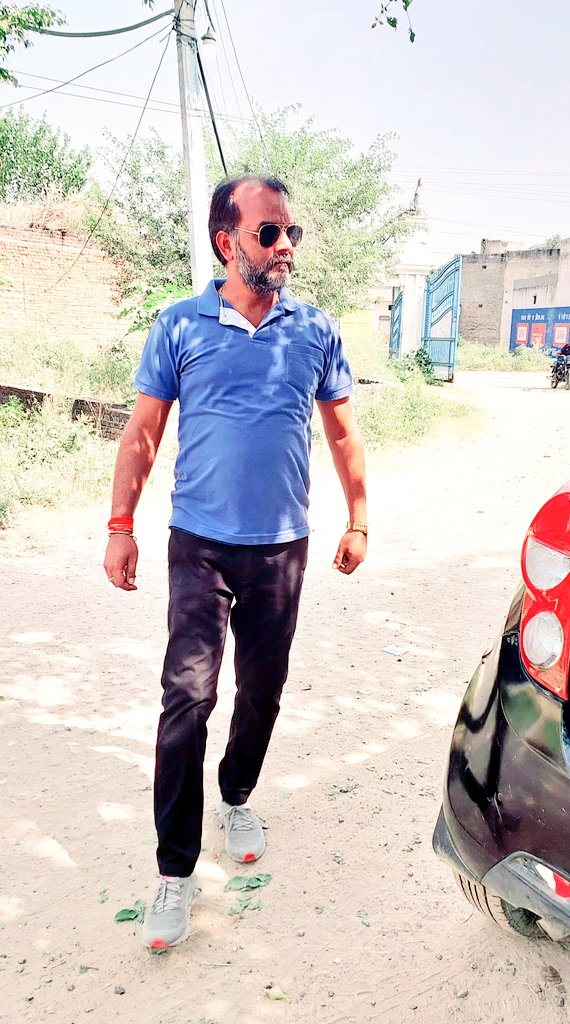 SonOfBharat7's tweet photo. न जाने कितनों ने कोशिश की
इस जलते हुए दीपक को बुझाने की...
कुछ हाथ जला बैठे.. कुछ पिछवाड़ा तुड़ा बैठे..
100K से सिर्फ 👌 सी दूरी है
एक धक्का मार दो....100 के पार डार दो✊ https://t.co/o93OEbvWLV