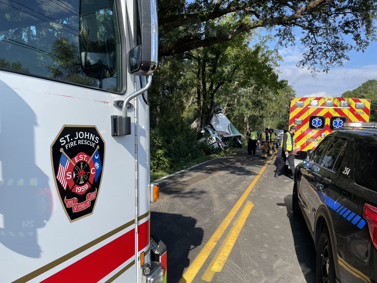 STJFD's tweet image. River Road is closed between Murraywood and Brownswood Roads for a vehicle collision. Please seek alternate route.

(10:35a- UPDATE) Anticpate a two (2) hour closure for tow truck to arrive and clear.