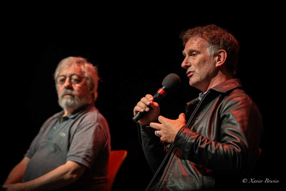 Une fiction qui fait ressentir fortement l'intensité d'une guerre ciivile en y accolant la thématique du théâtre comme arme rhétorique et politique.   David Oelhoffen 
 et  Sorj Chalandon ont présenté leur adaptation du 4e mur du second nommé <a href="/delecritalecran/">Festival De l'écrit à l'écran</a> <a href="/LePacte/">Le Pacte</a>