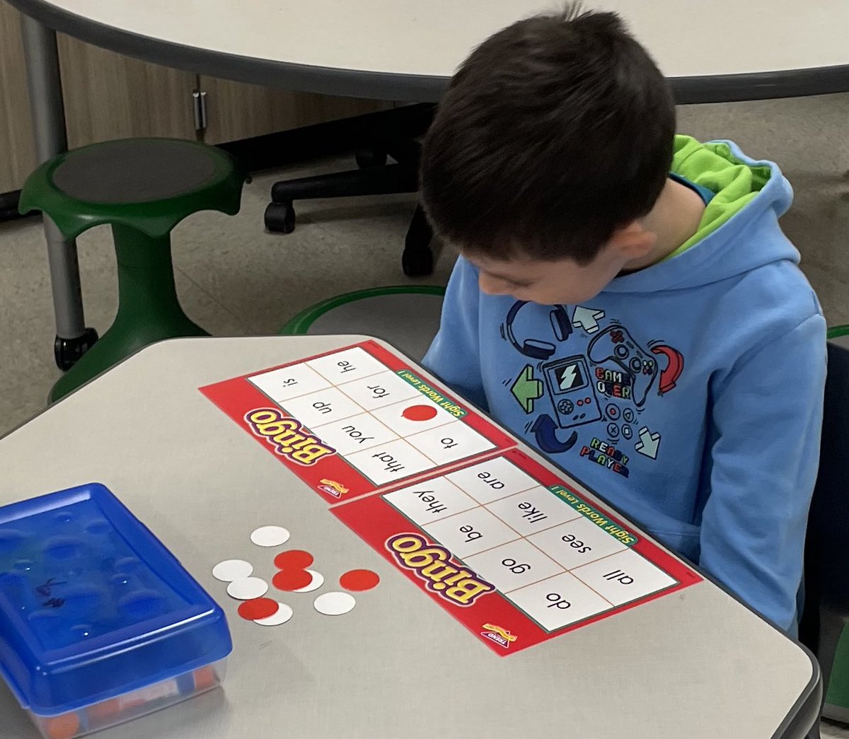 garcianazarioe's tweet photo. My first LAS lesson with 2nd graders:Building vocabulary using bingo sight words. Language is acquired when given comprehensive input (visuals, gestures, manipulatives) in low-anxiety situations. @CreeksideCubs @SHENIQUAJ0HNS0N @LISD_LAS #everyone #everylanguage #LASlesson2024 https://t.co/9PC3WN5kvq