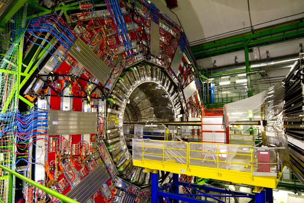 From a new analysis of #LargeHadronCollider experiments, researchers show how correlations between hadrons and deuterons — bound proton-neutron pairs — can offer insights about the short-range dynamics of three-body nuclear systems.

🔗 go.aps.org/3zlbLvR